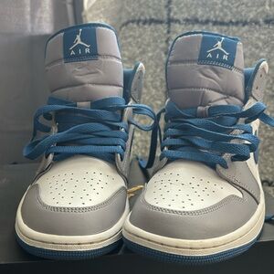 These are Air Jordan 1 Mid size 9 men.